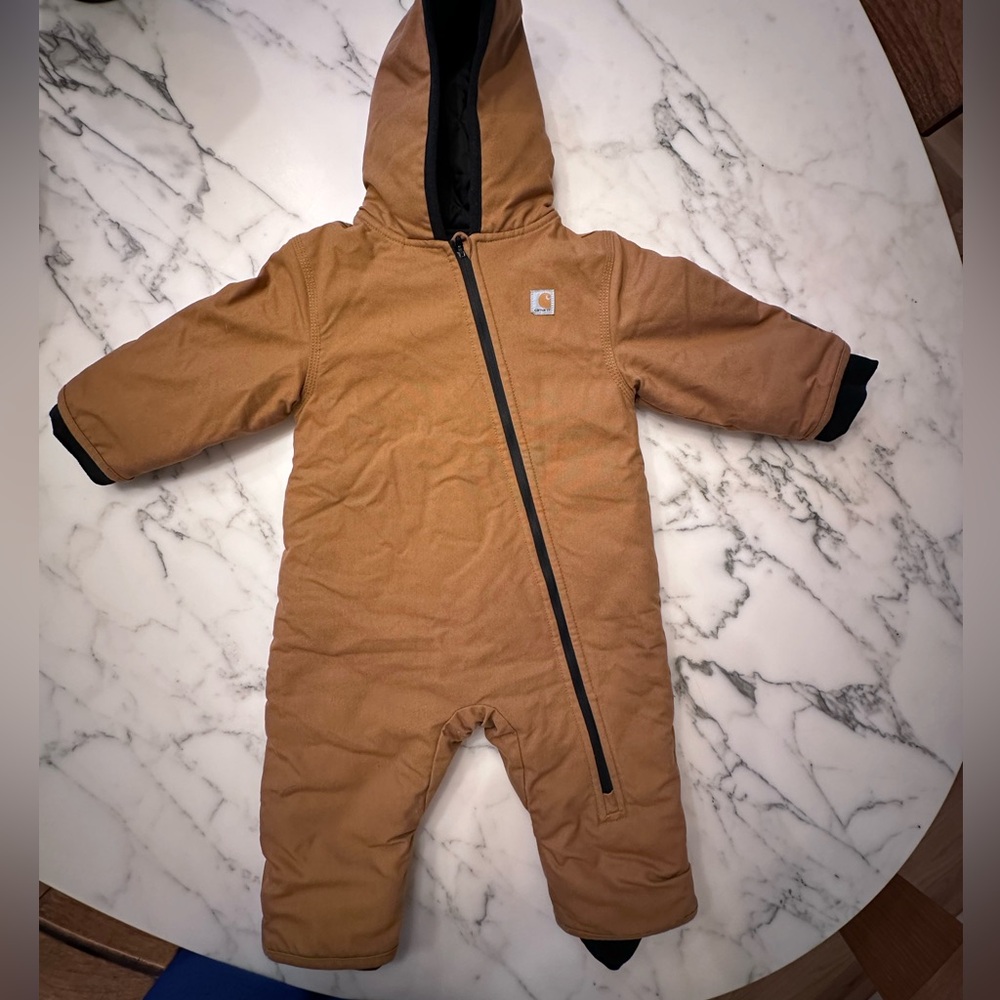 Carhartt toddler onesie 
Size 18 months
Great condition  
Zip up 
Hoodie